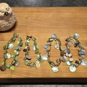 4 Handcrafted Bracelets made of iridescent abalone and mother of pearl shell